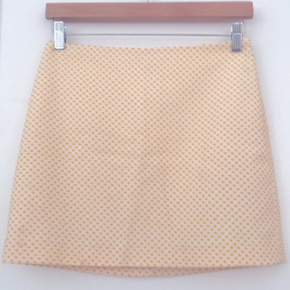 !HP! ❤️ Club Monaco Textured Yellow Dotted Mini Skirt Size 2 - Picture 1 of 12